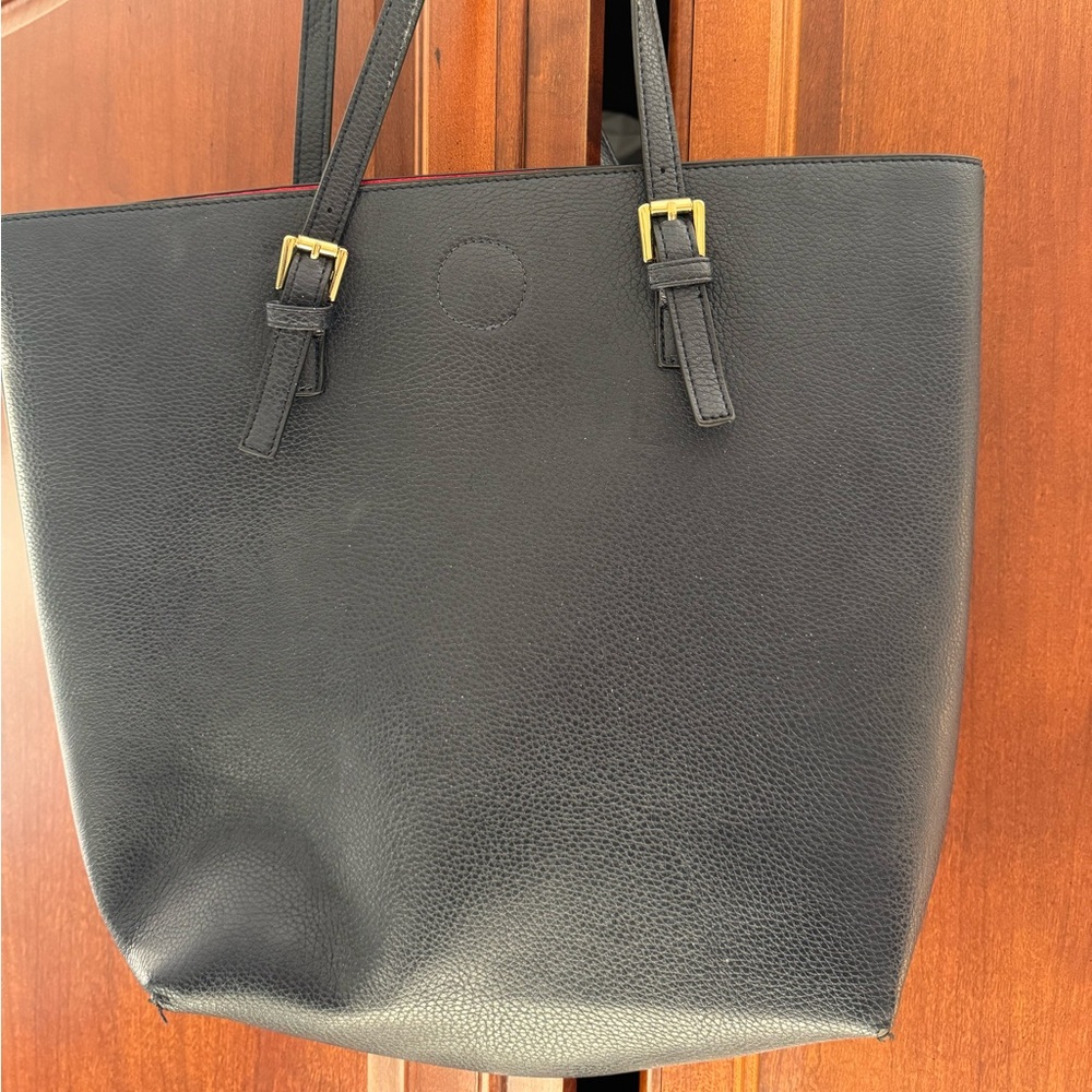 Navy blue pebble grain look- tote bag with red interior